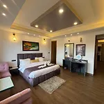 The Lookout - Luxurious Villa At Mukteshwar