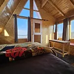 Lushtree Backpackers - Hostel & Cafe