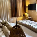 1111 Farmstays Private Villa - Thhpsociety - Mukteshwar - Jacuzzi , Apple Orchard , Private Garden