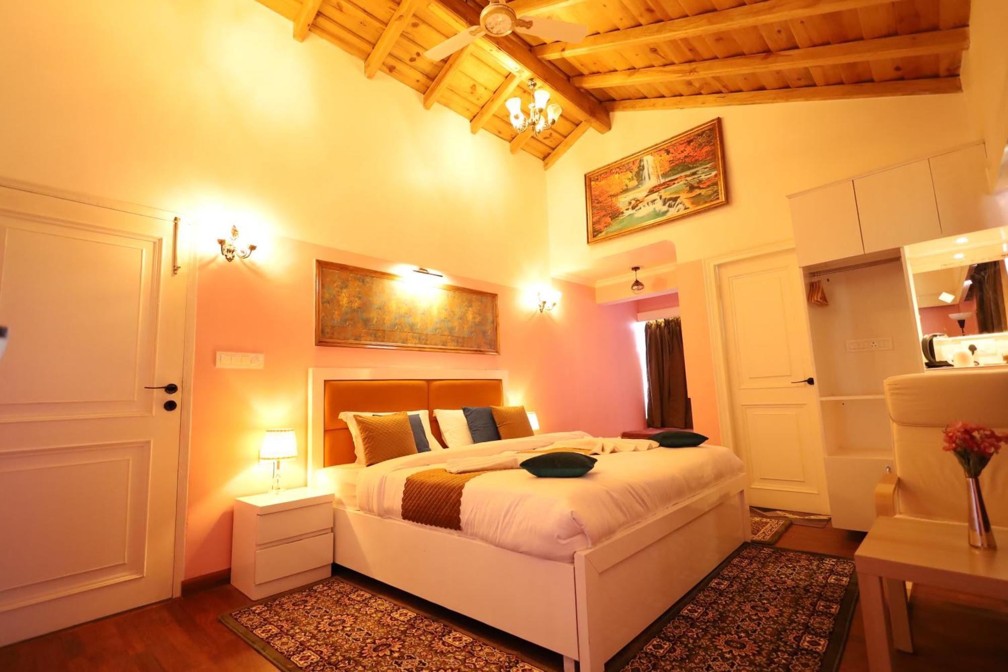 The Crosswoods Three Hotel 4*