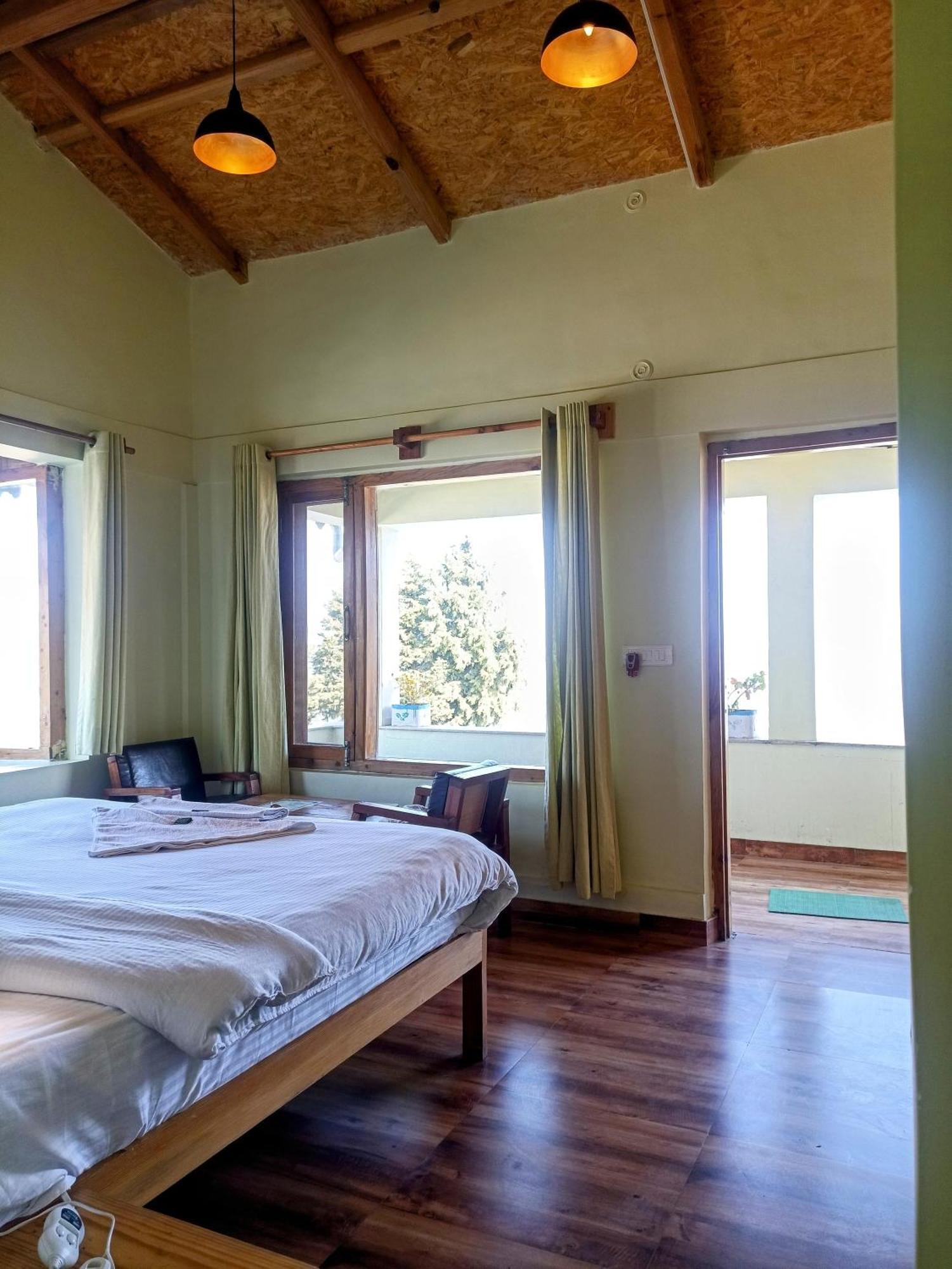 Chirping Orchard, Bed & Breakfast Mukteshwar