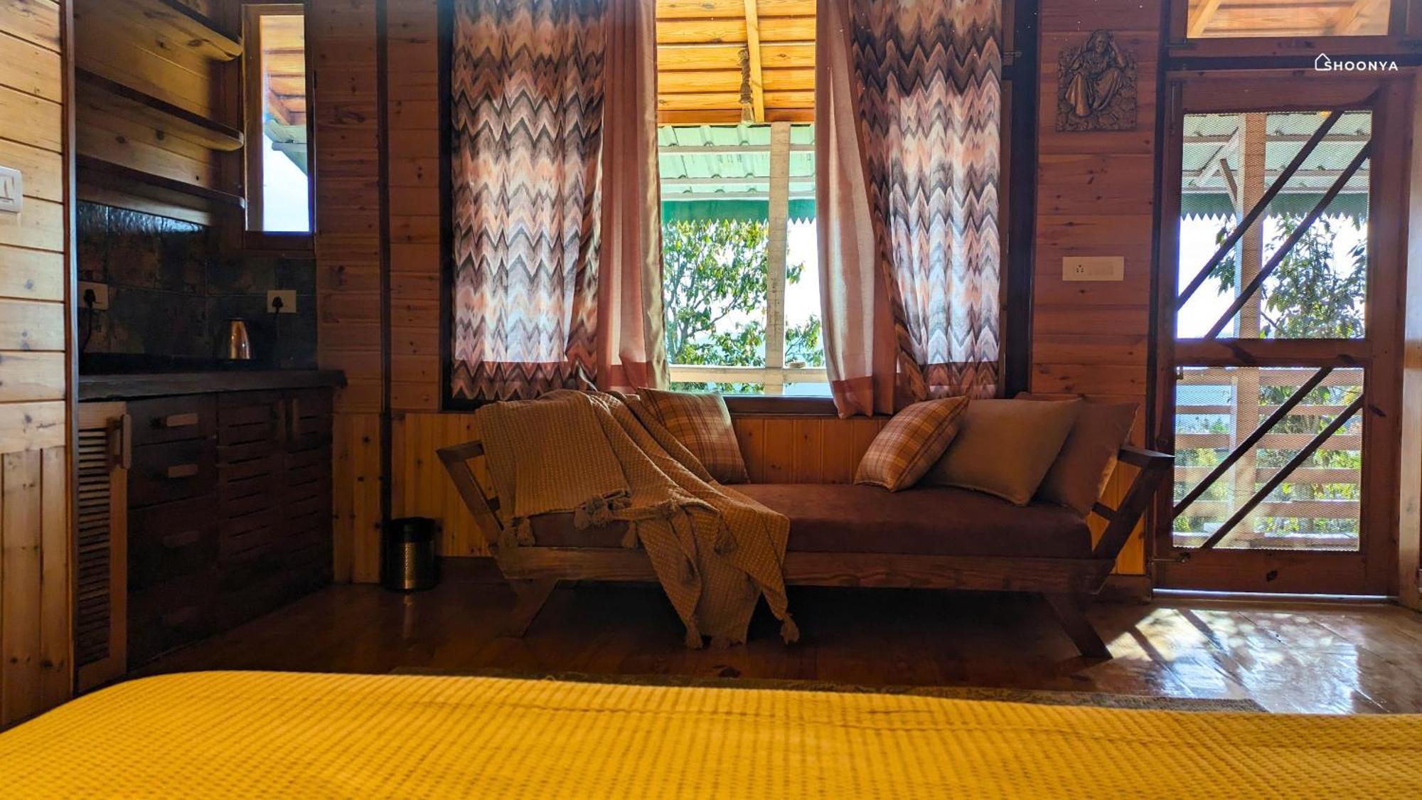 Resort Shoonya *