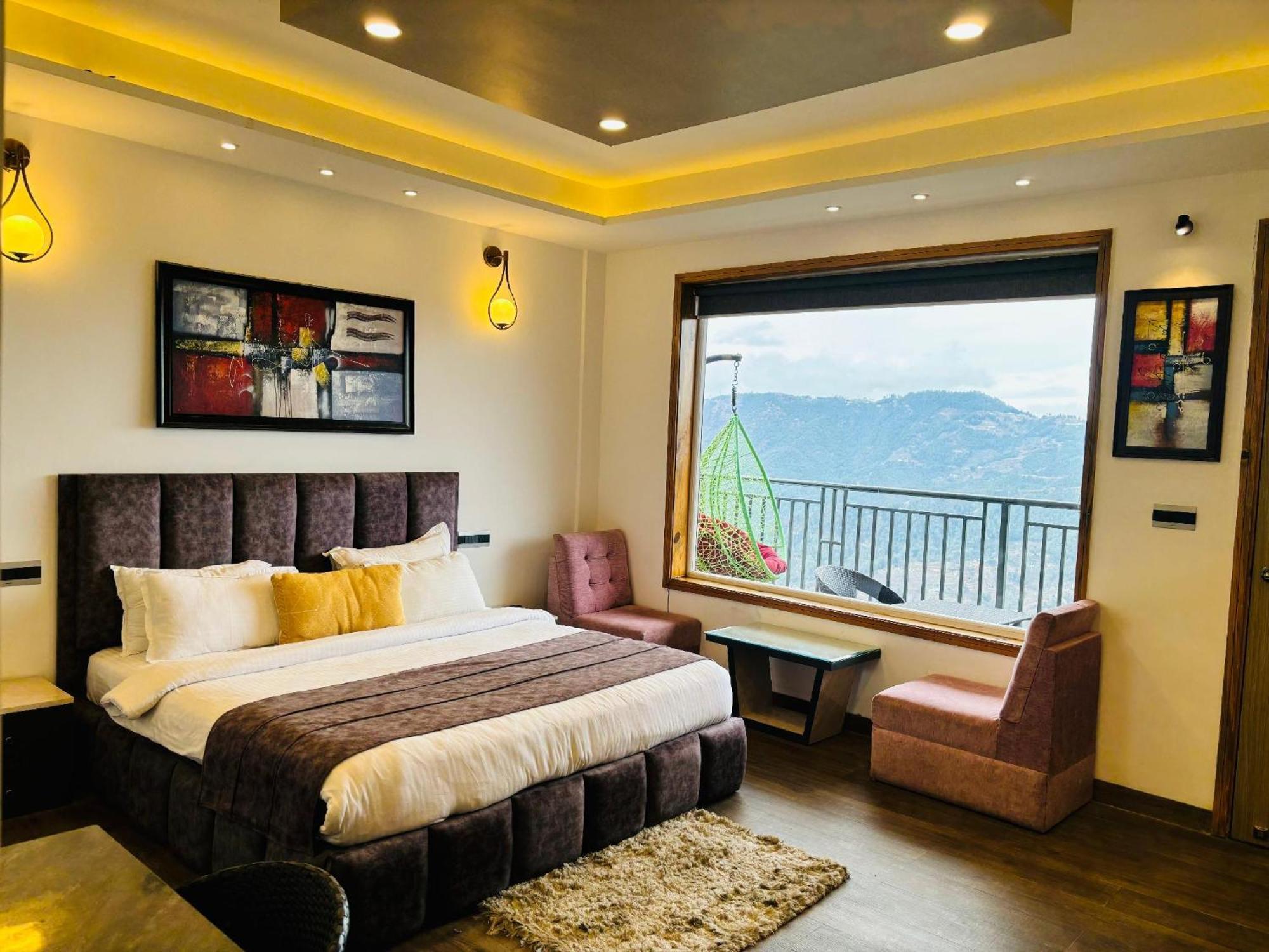 Chalet The Lookout - Luxurious At Mukteshwar