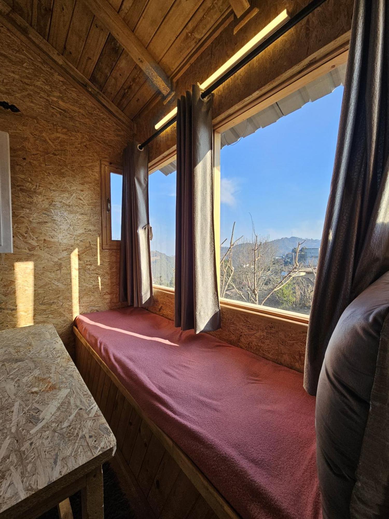 Lushtree Backpackers - & Cafe * Mukteshwar