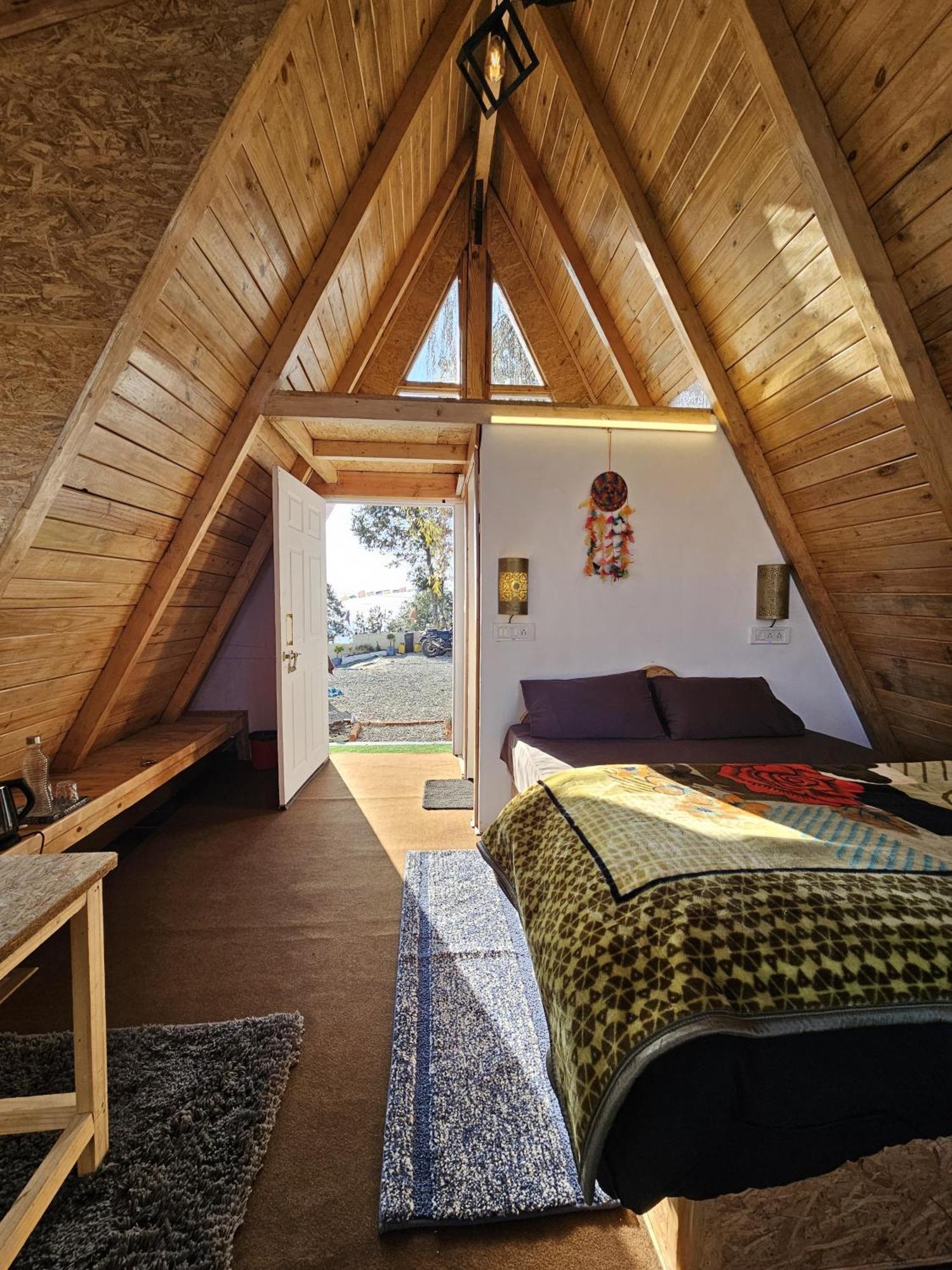 Lushtree Backpackers - & Cafe * Mukteshwar