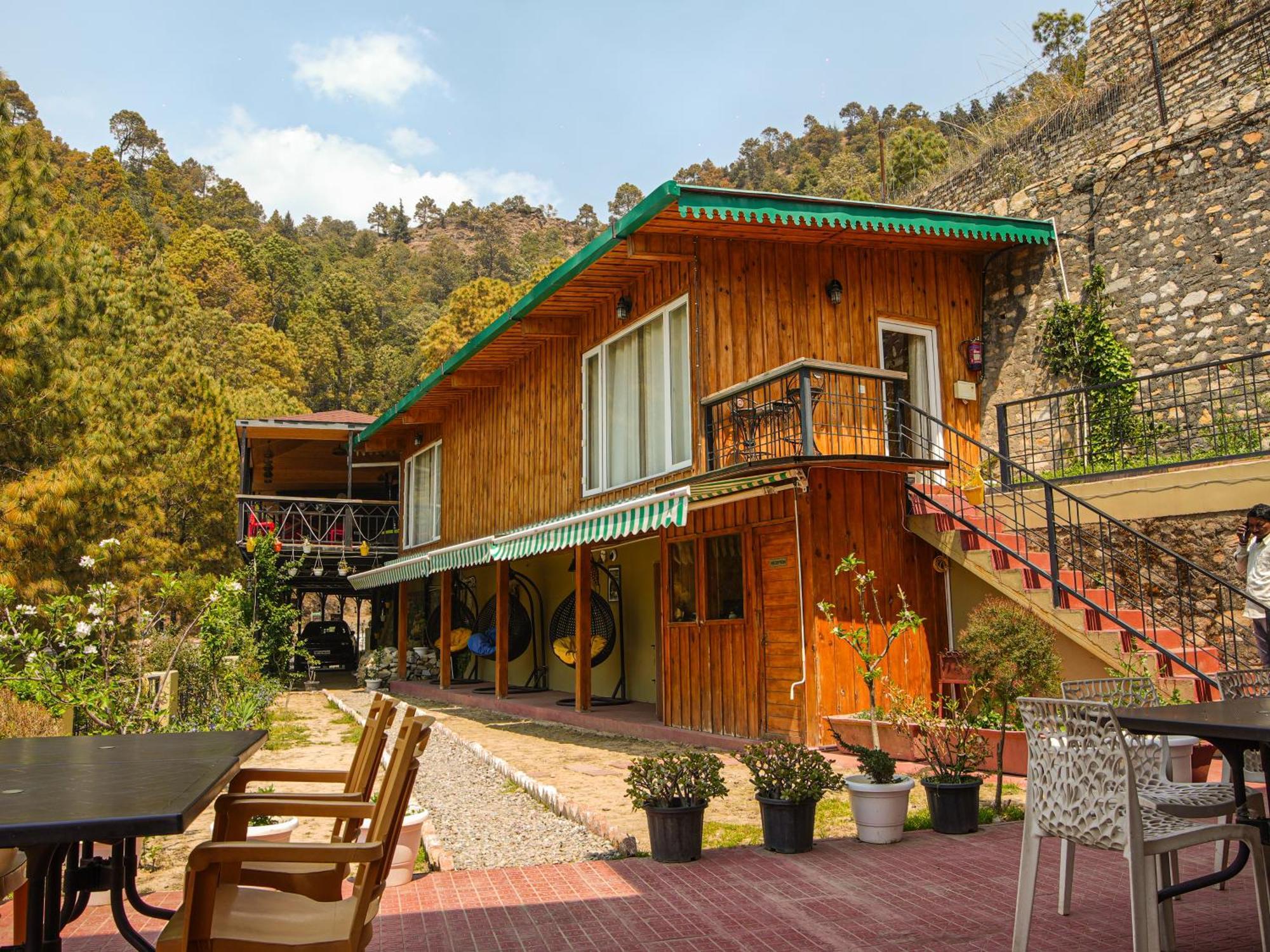 Hotel Thehimalayanliving Whistling Pines