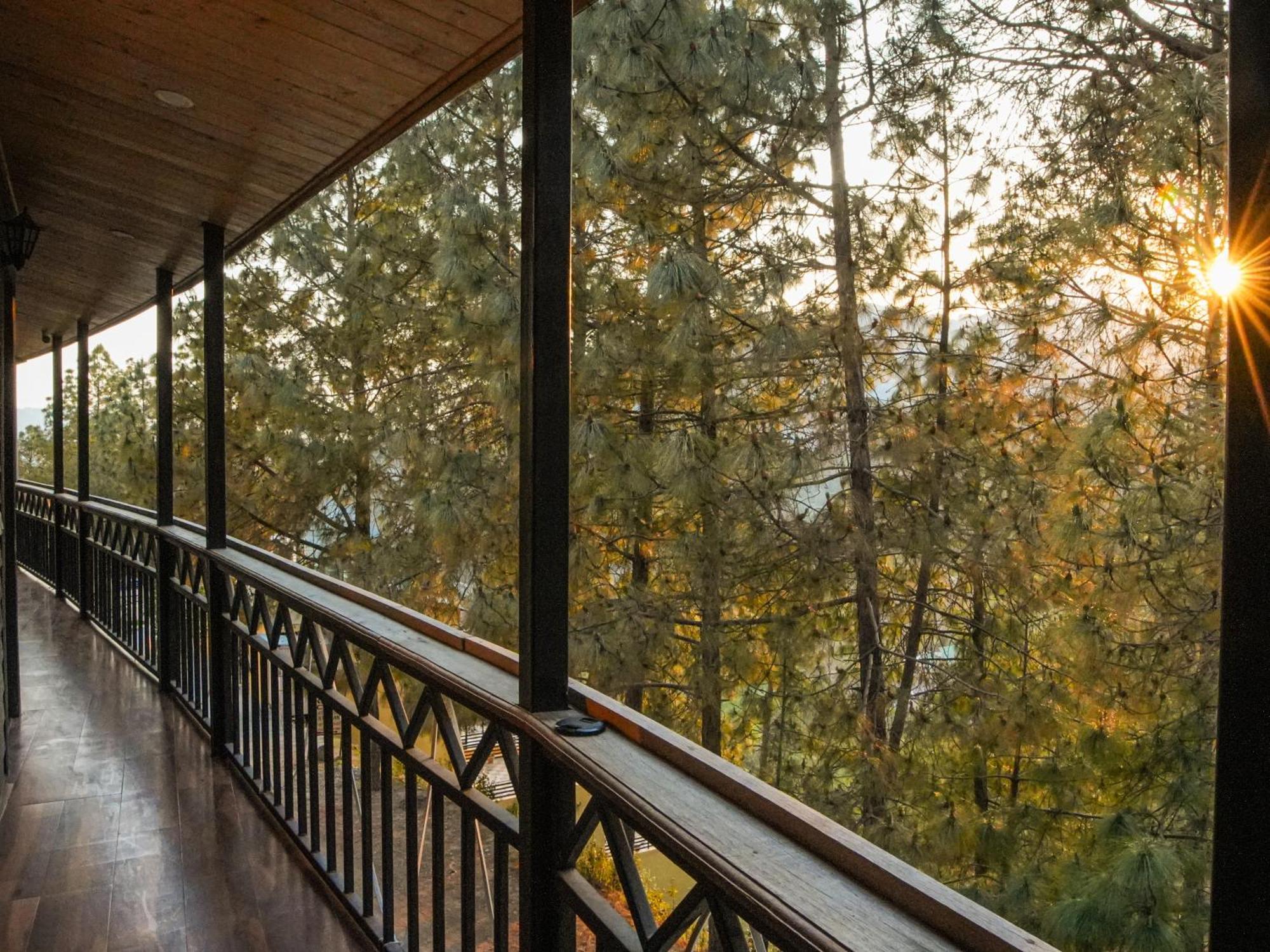 Thehimalayanliving Whistling Pines Hotel Mukteshwar