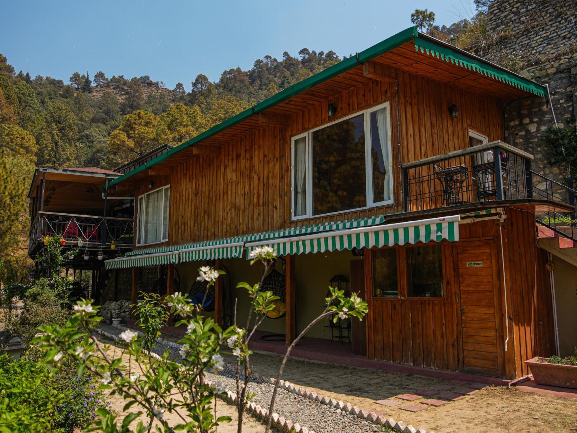 Hotel Thehimalayanliving Whistling Pines