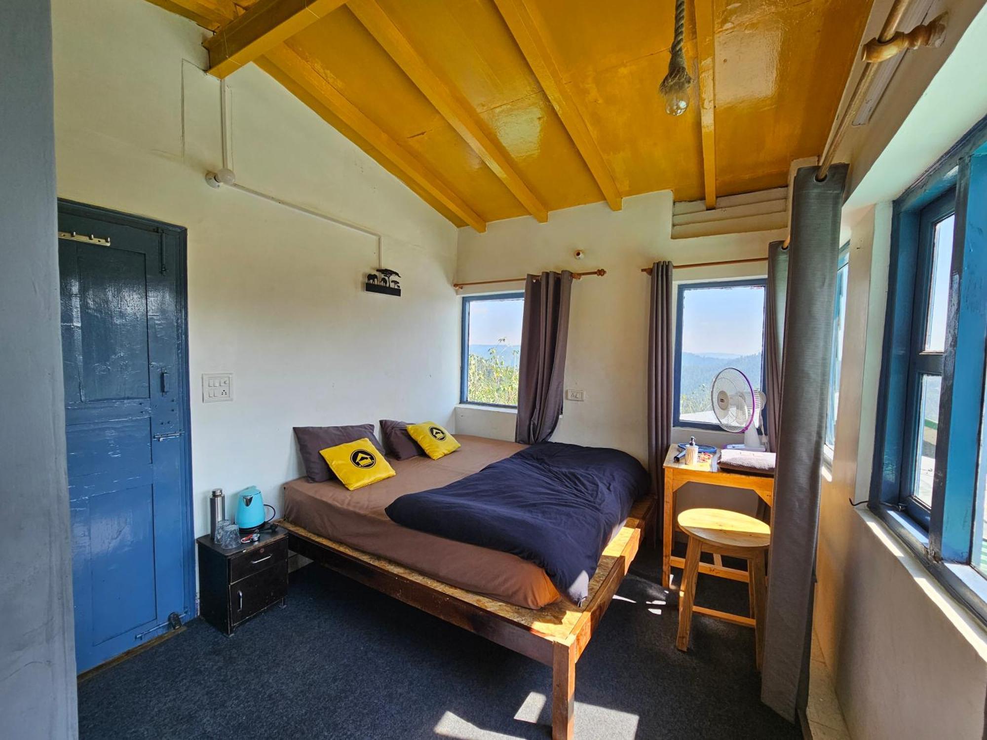 Lushtree Backpackers - & Cafe