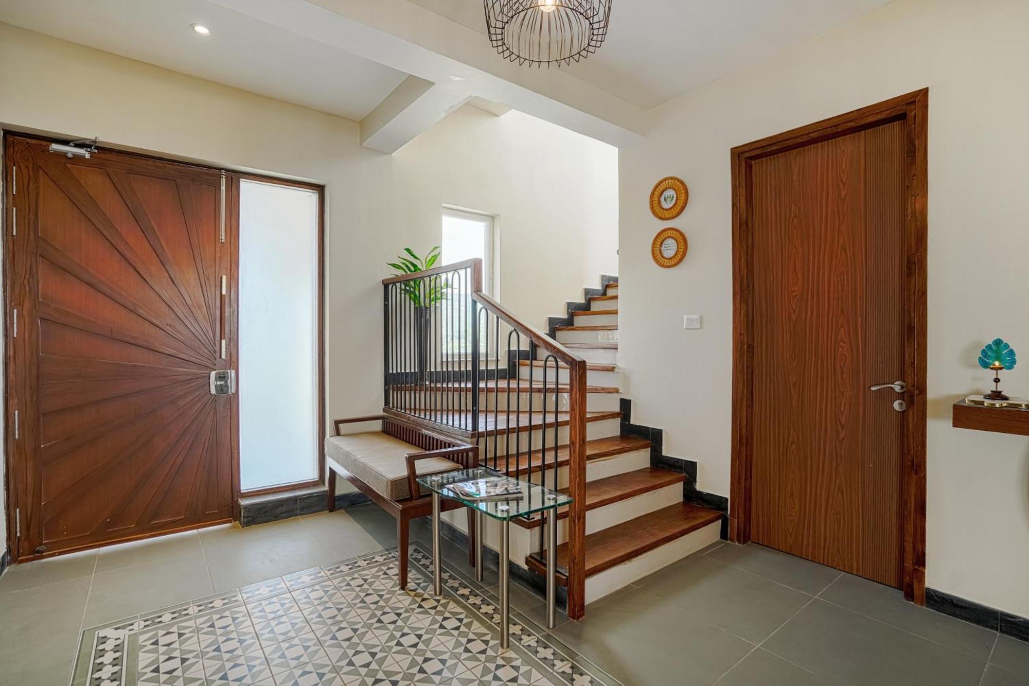 Saffronstays Ridgeview Manor