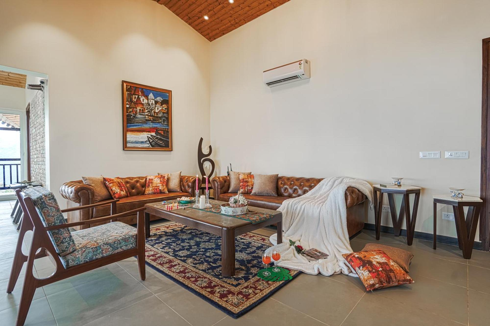 Saffronstays Ridgeview Manor Villa *
