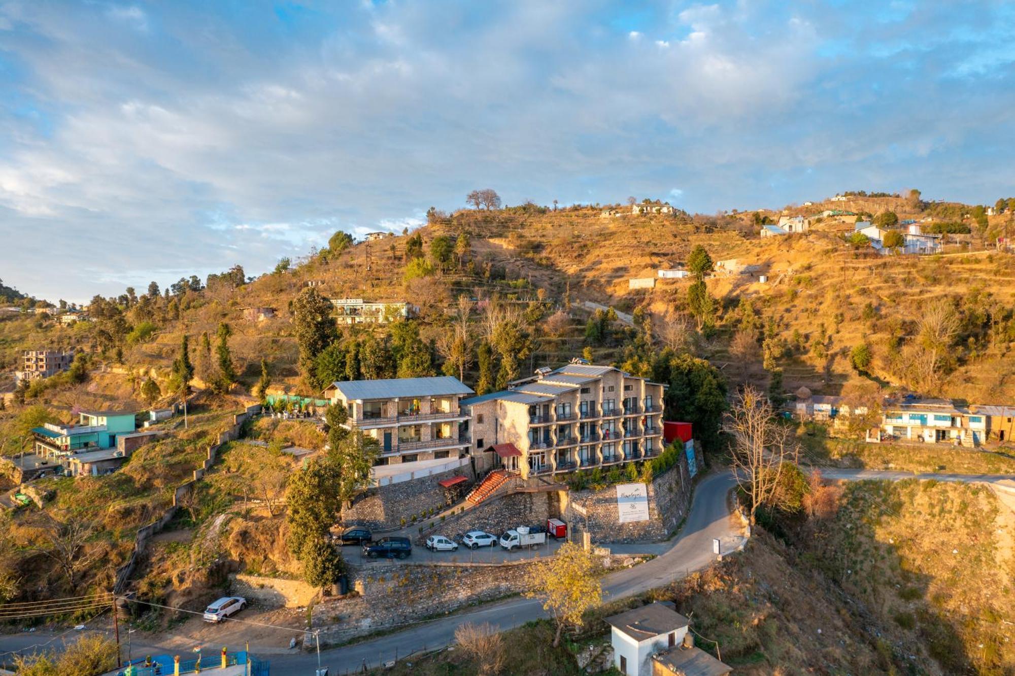 Himalayas By The Lake Hill Hotel