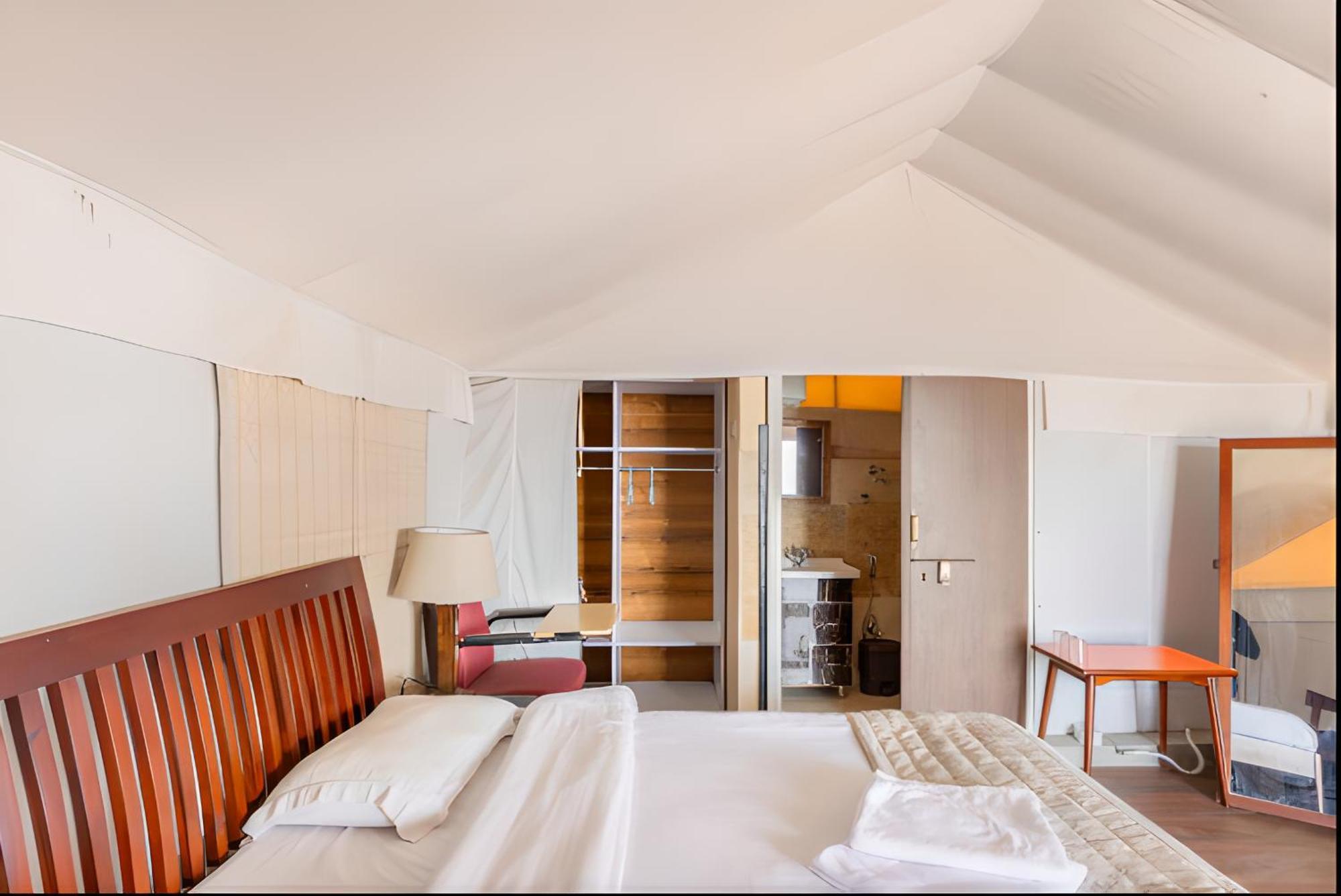 Luxury tent Blue Lotus Camps