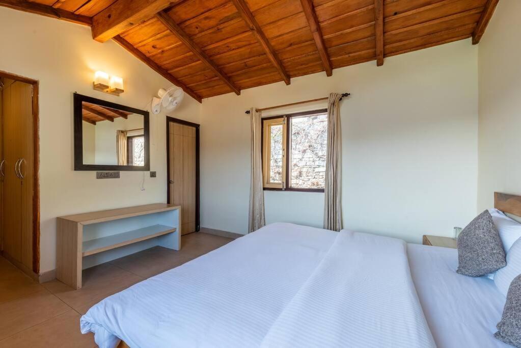 Pet-friendly 2br W Mountain View C4 Holiday home Mukteshwar