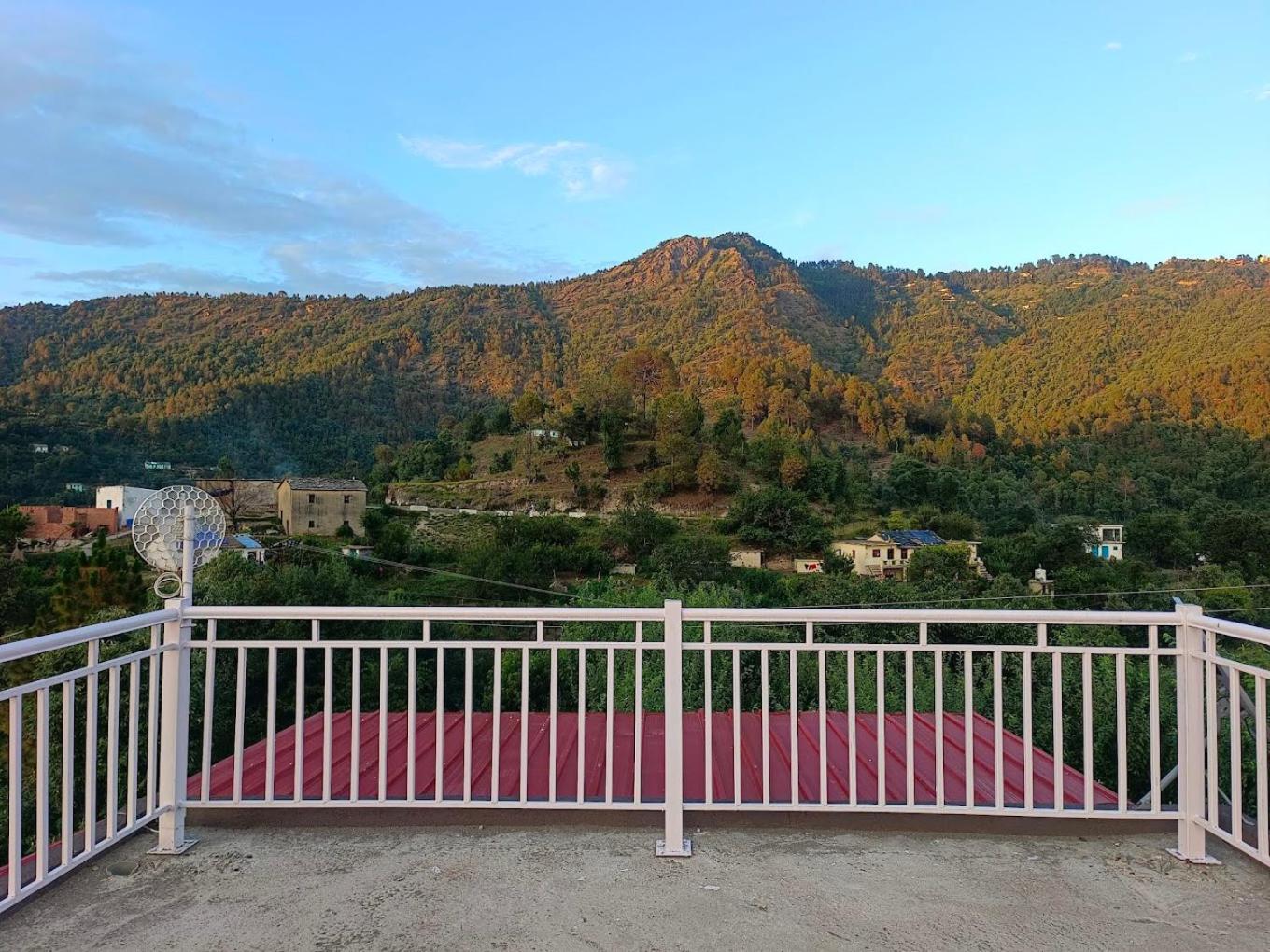 Nature's Vibe - A 4bhk Plum Orchard Villa Mukteshwar