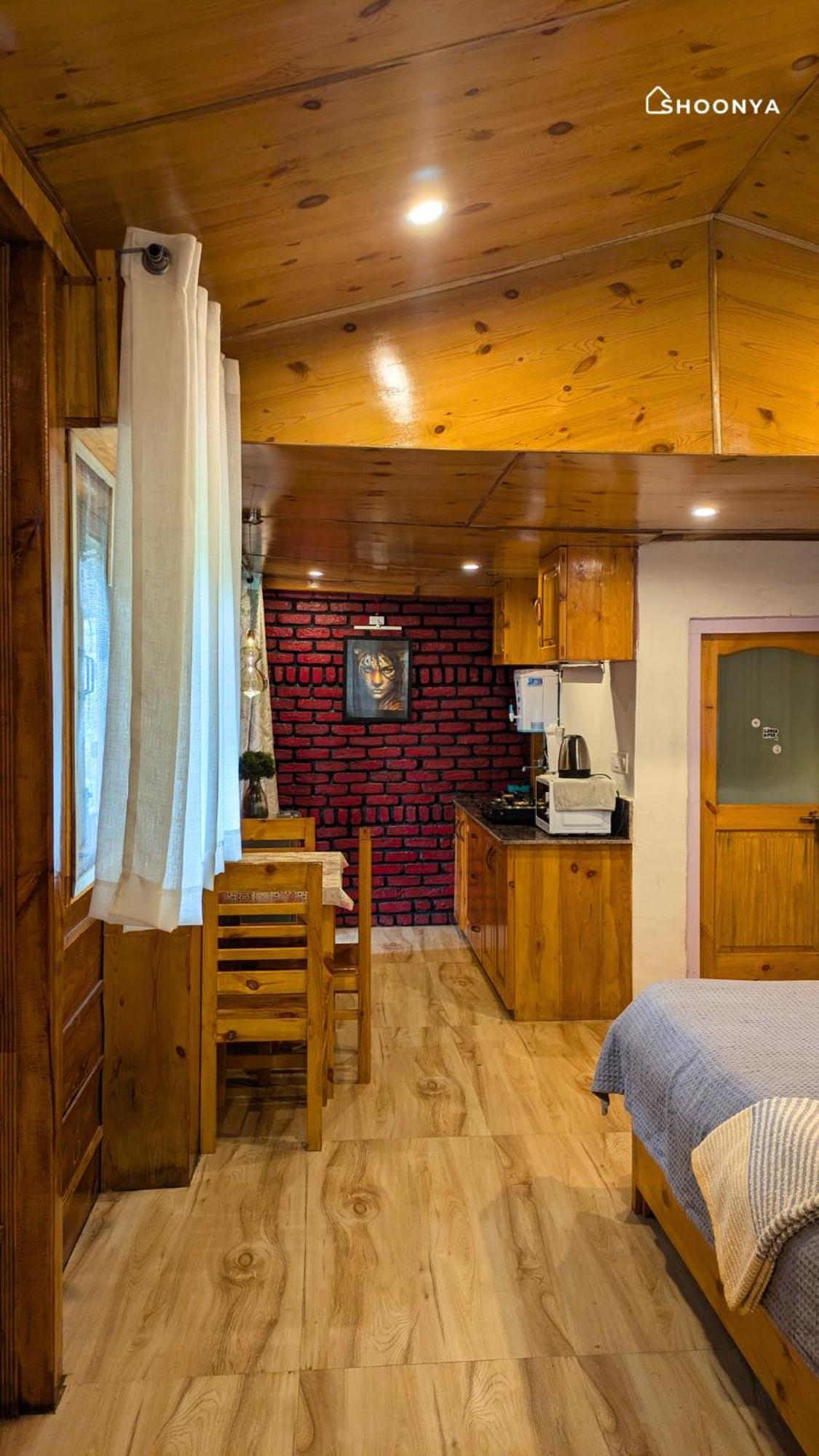 Shoonya Resort *