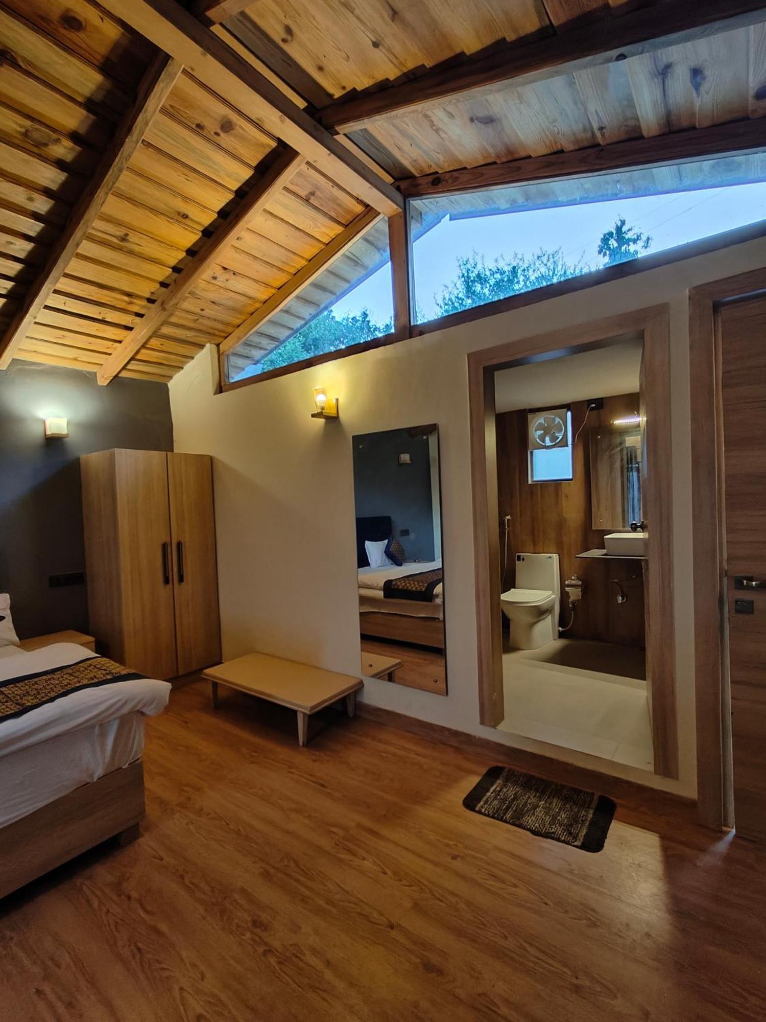 Hotel Woodpecker Nest By Lakes & Woods Mukteshwar