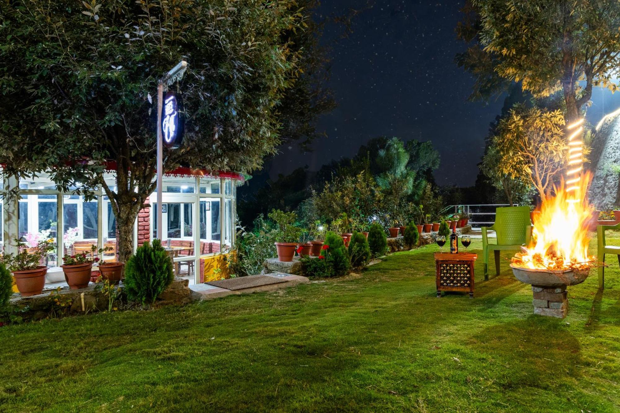 Aranya Resort *
