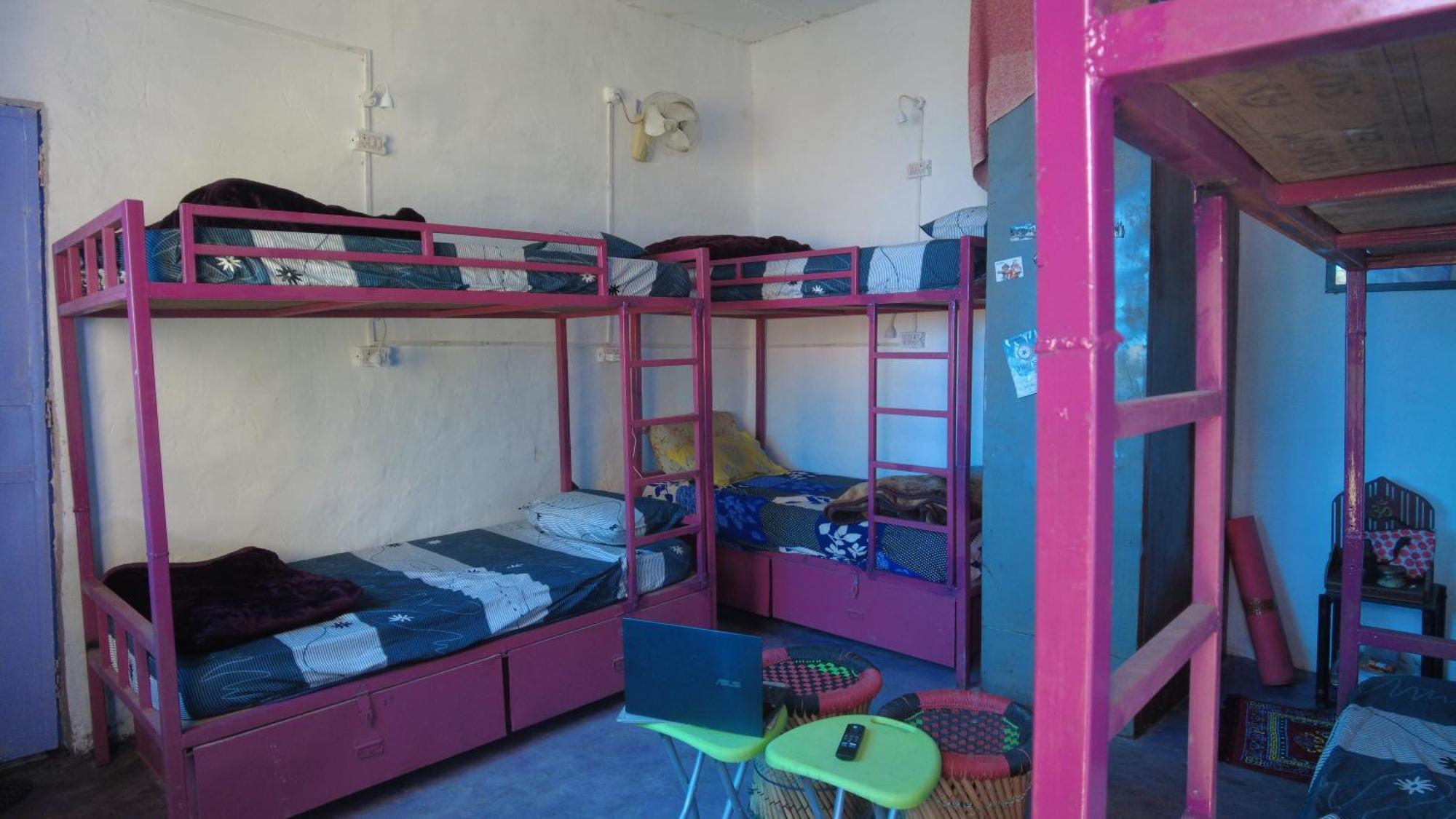 Hostel En Route -mukteshwar