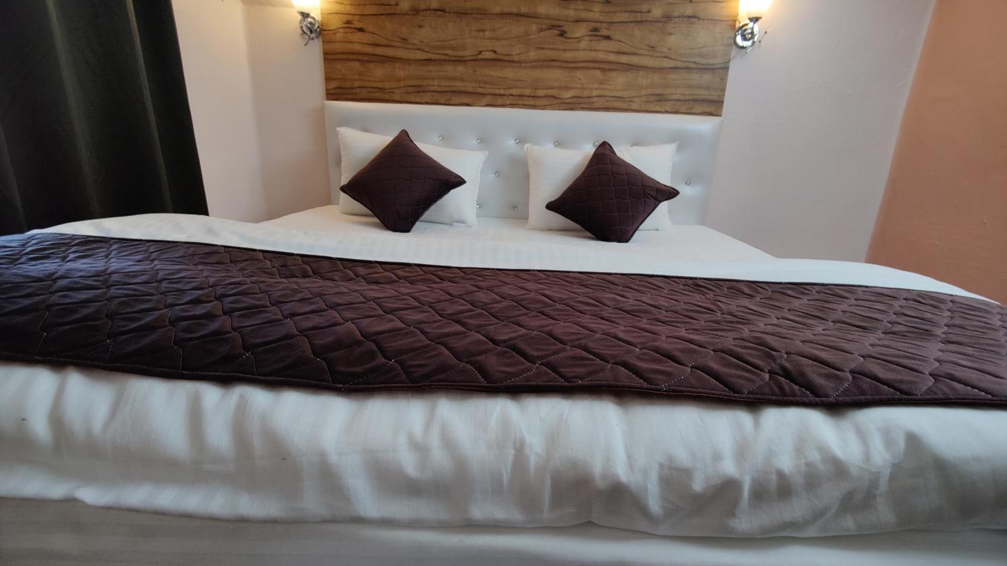 Pushpanjali The Orchid Resort *
