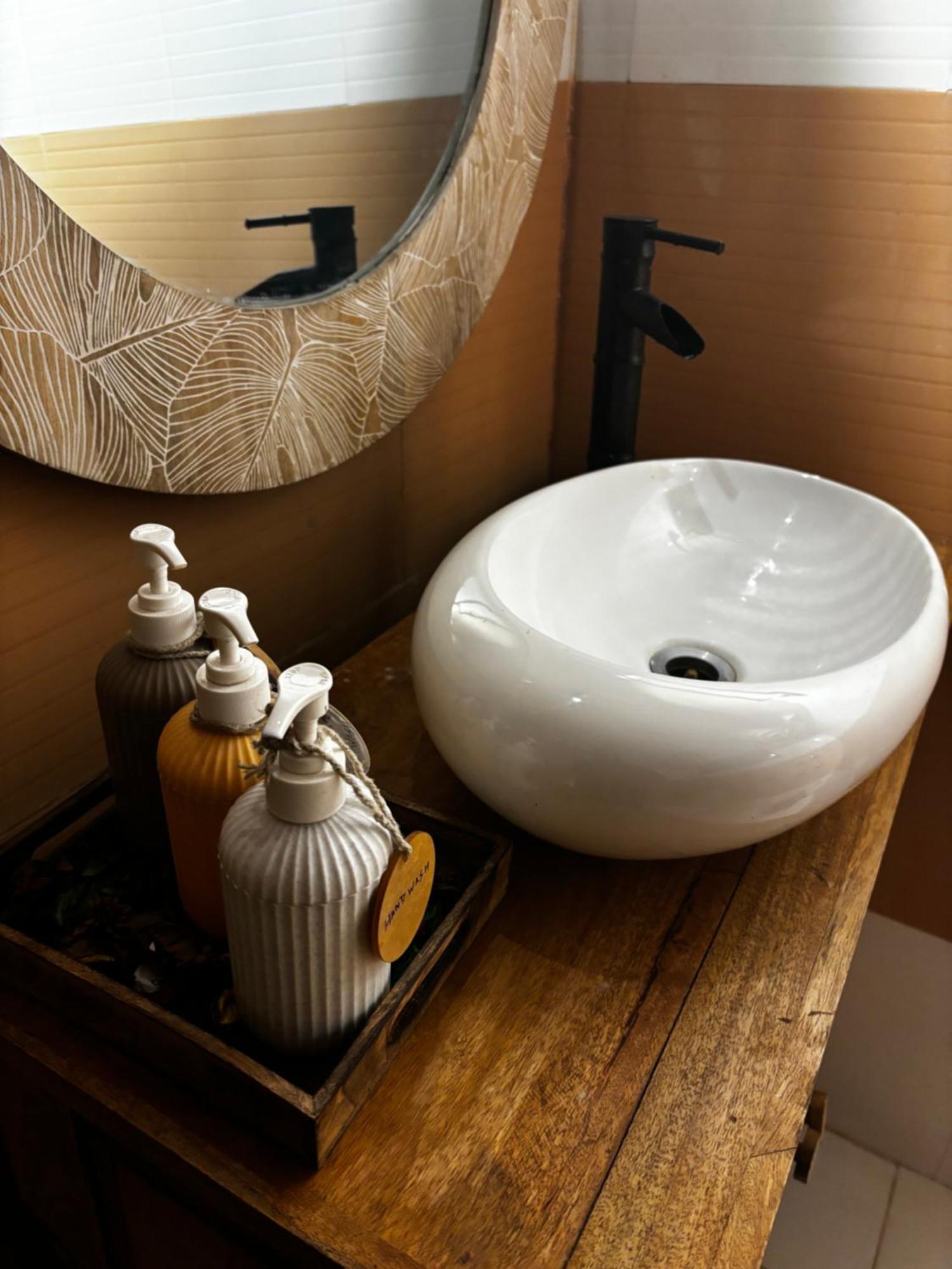 1111 Private - Thhpsociety - - Jacuzzi , Apple Orchard , Private Garden Holiday home *