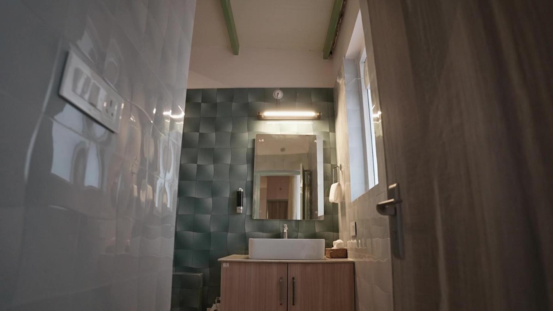 Hotel Adrushya Estates Luxury Suites, Mukteshwar