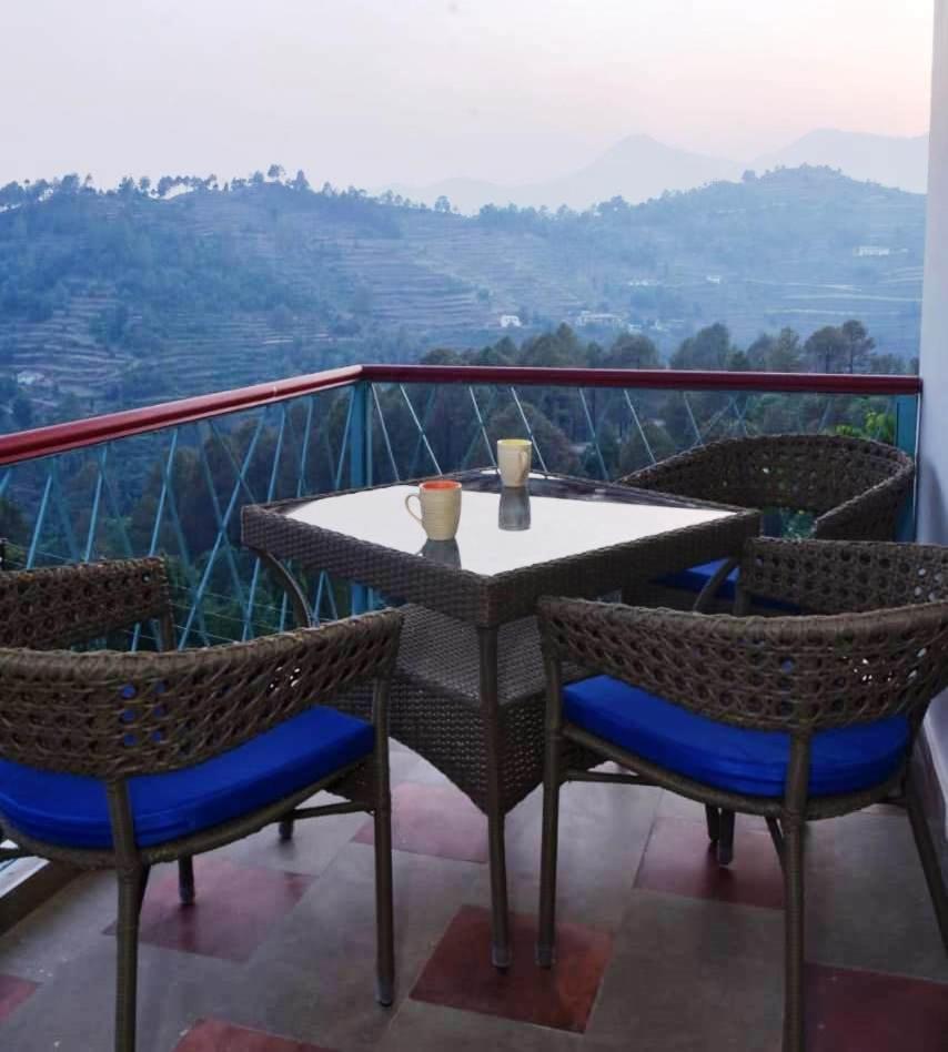 Hotel Adrushya Estates Luxury Suites, 3*