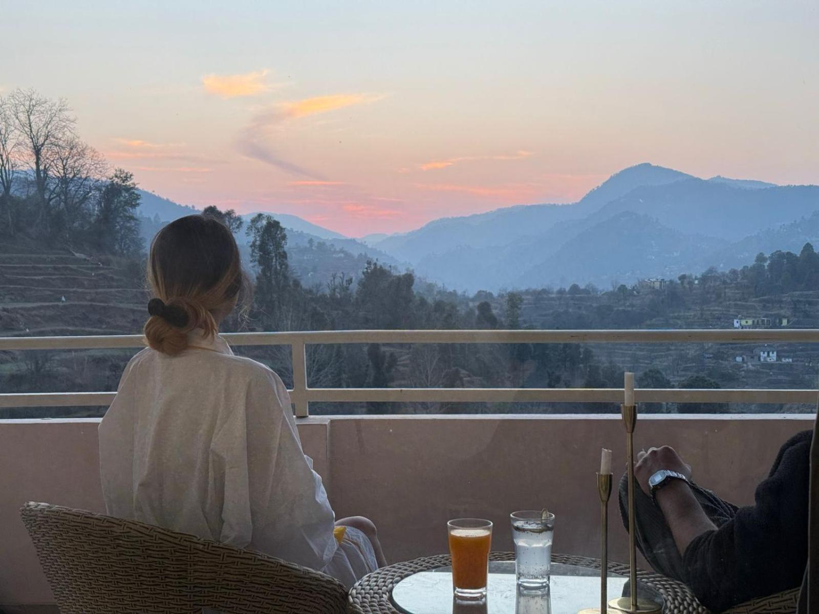 Exstasy - Bathtub & Cafe - Your Romantic & Cozy Getaway - Thhpsociety - * Mukteshwar