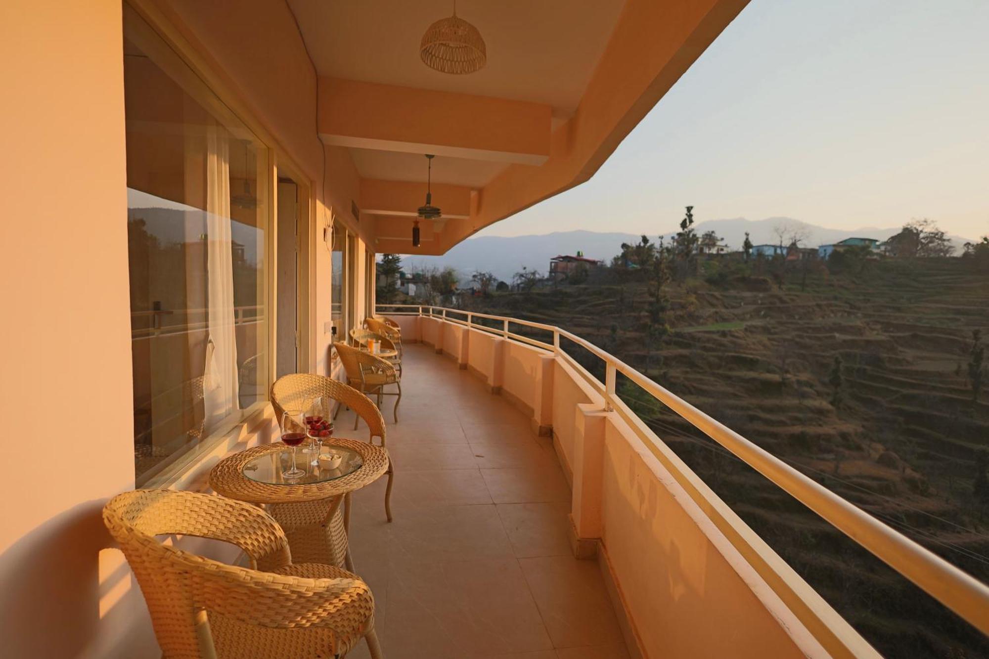 Nazaara -thhpsociety - - Witness The View From Your Bed Homestay *