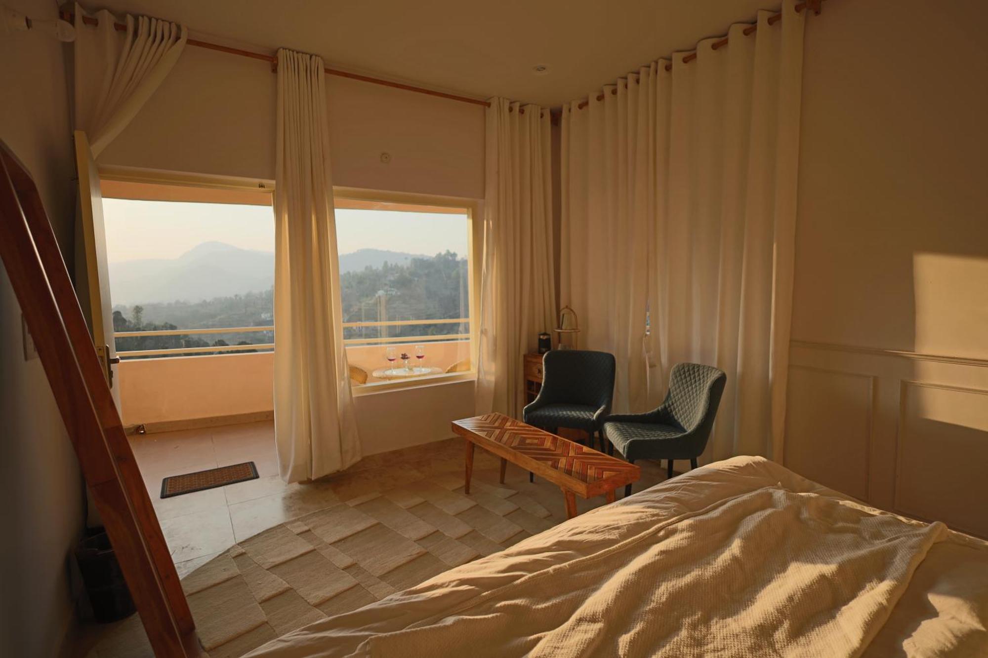Nazaara -thhpsociety - - Witness The View From Your Bed Homestay