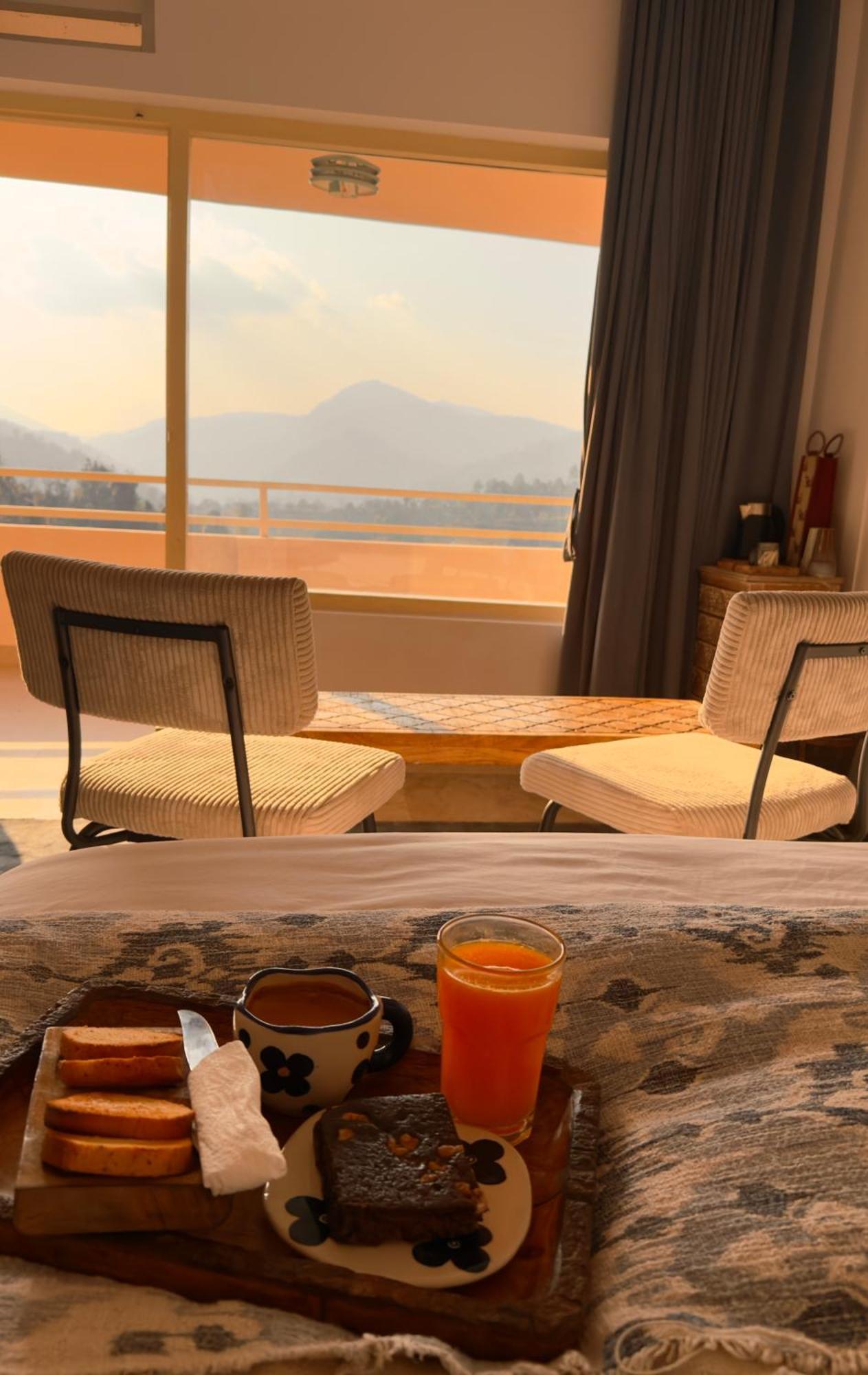 Nazaara -thhpsociety - - Witness The View From Your Bed Homestay *