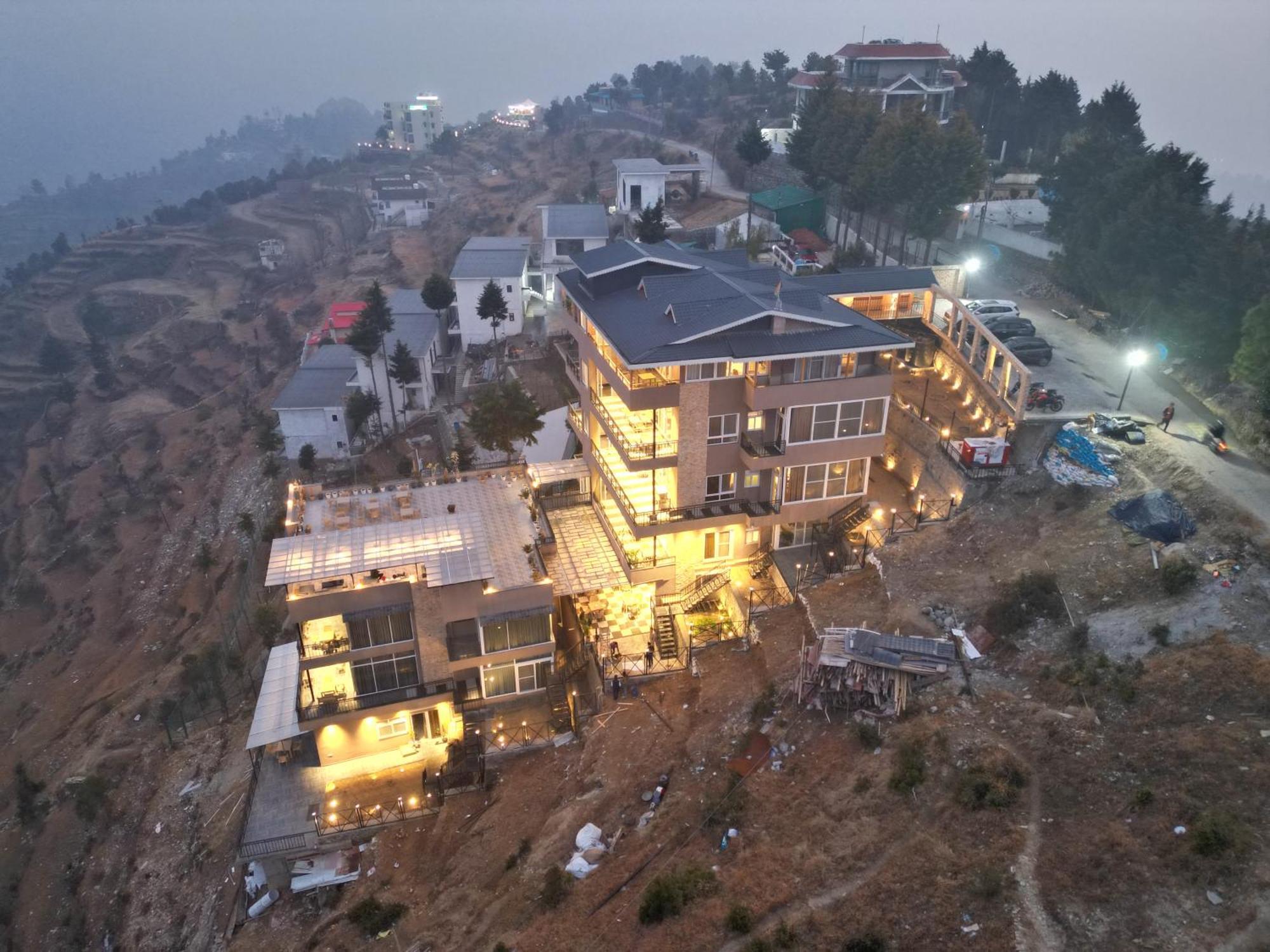 Uptown Kingdom The Luxury Hotel 4*