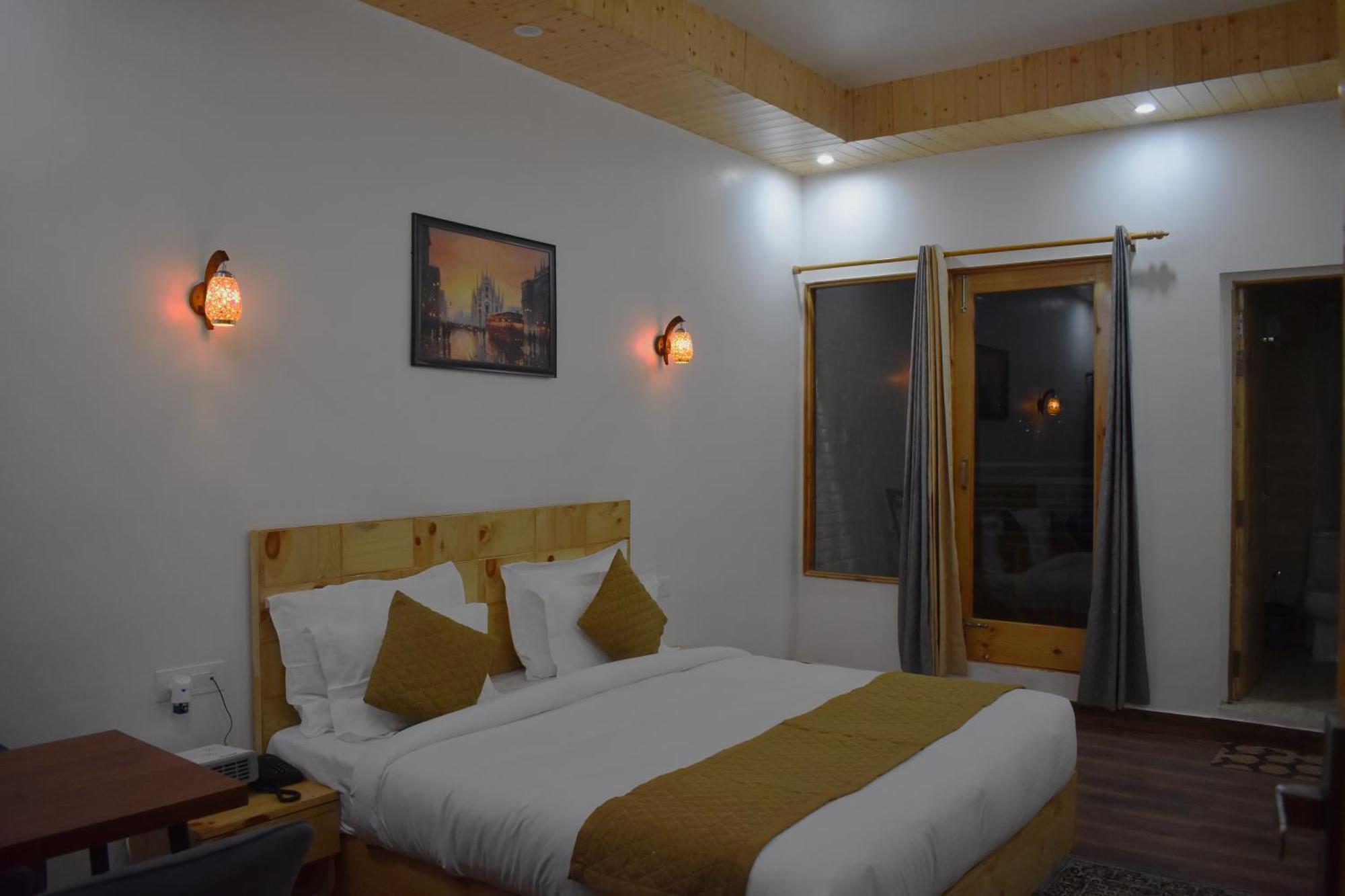 Hotel The Golden Castle Mukteshwar