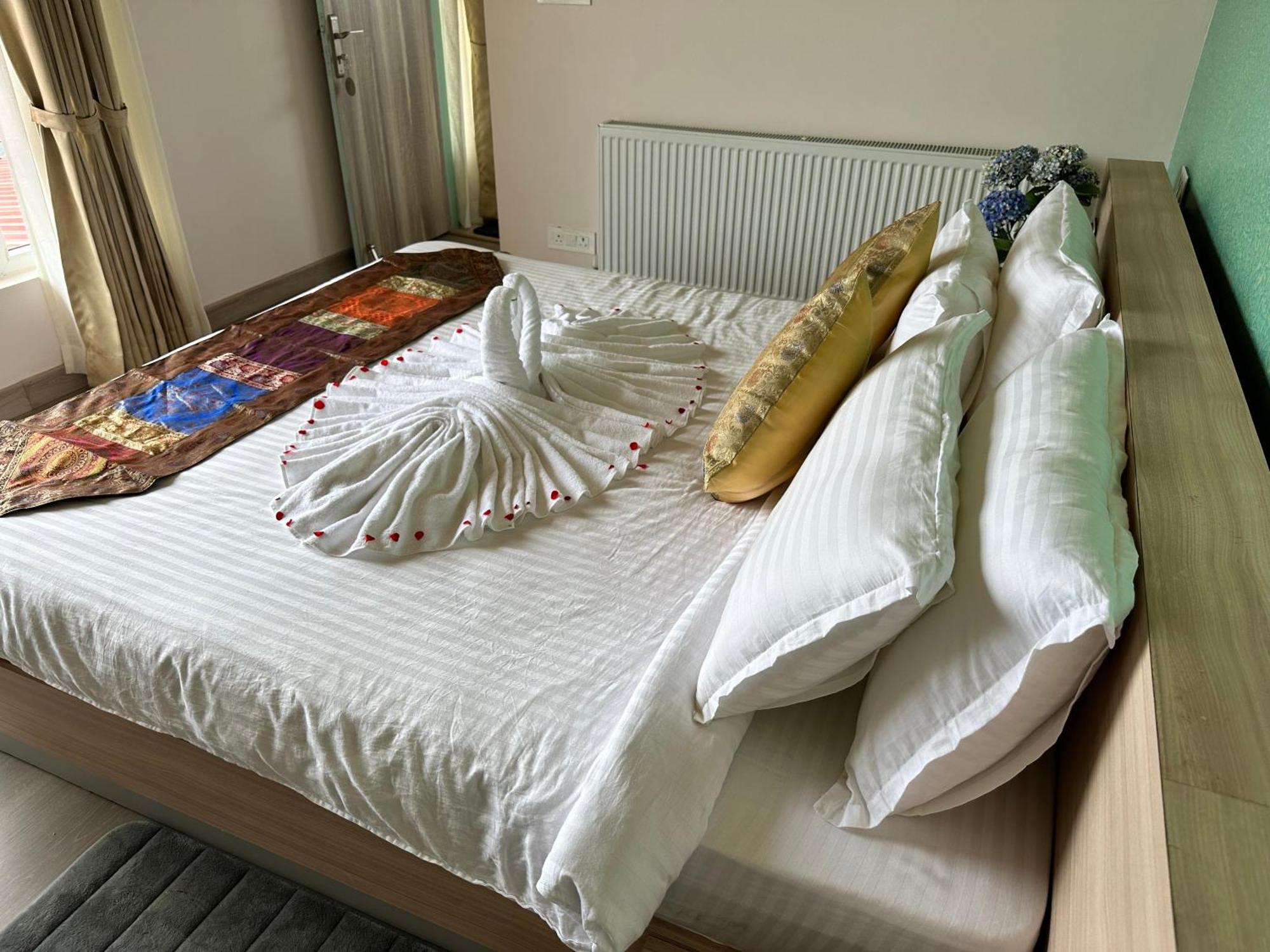 Adrushya Estates Luxury Suites, Mukteshwar