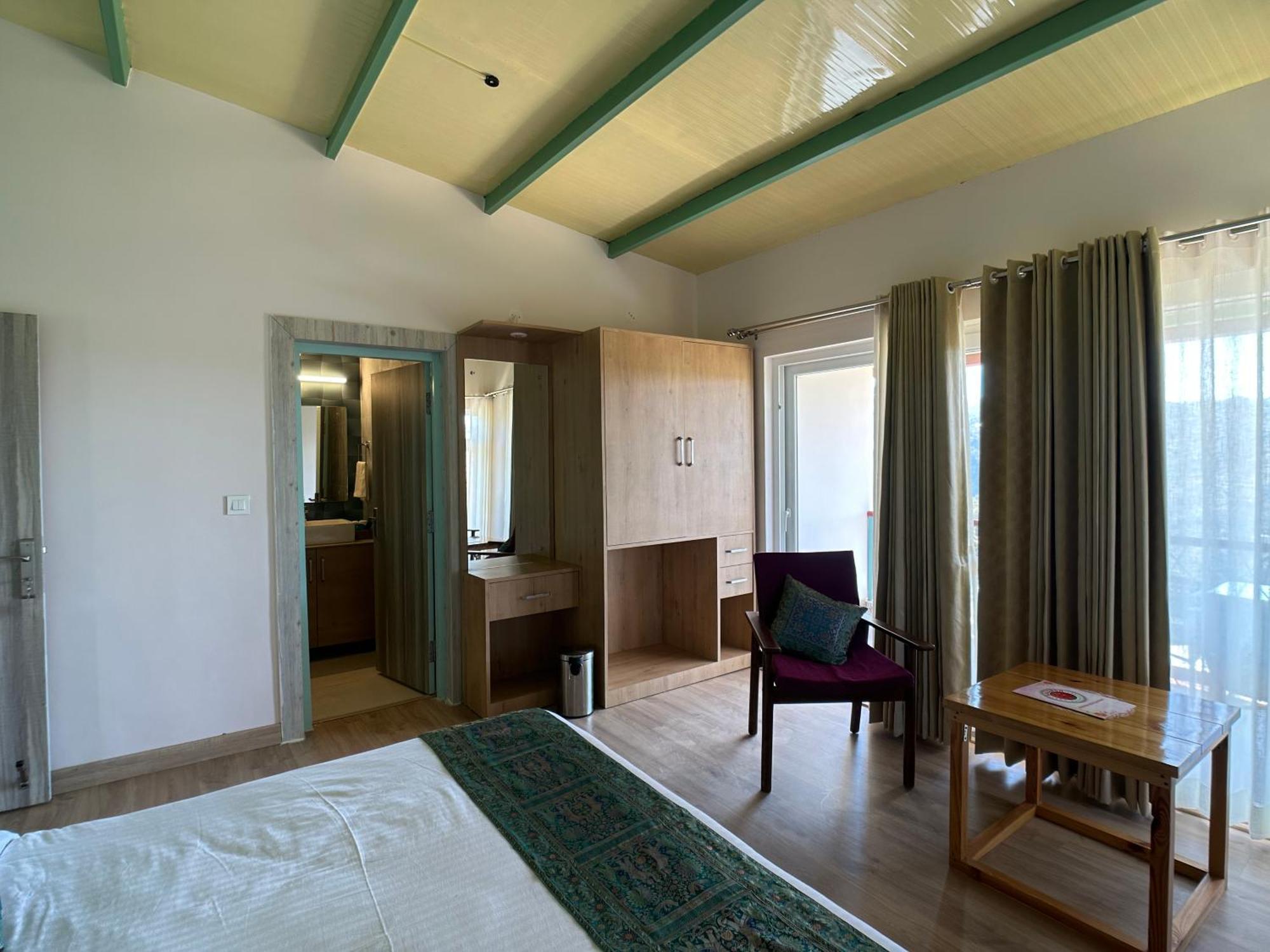 Adrushya Estates Luxury Suites, Hotel
