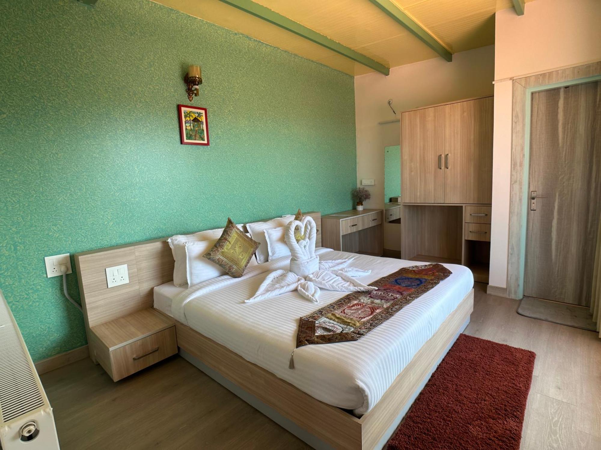 Hotel Adrushya Estates Luxury Suites, Mukteshwar