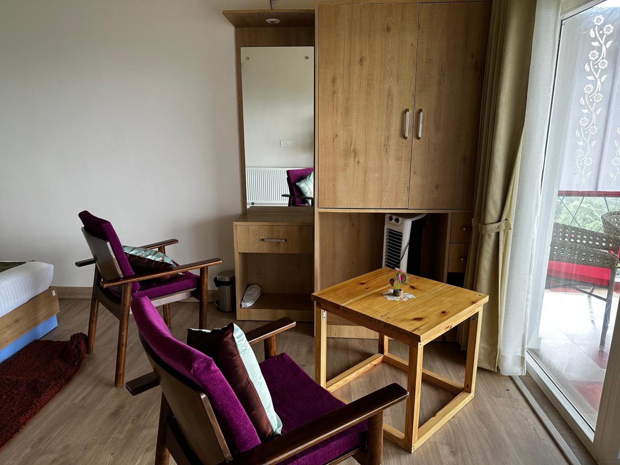 Adrushya Estates Luxury Suites, Hotel Mukteshwar