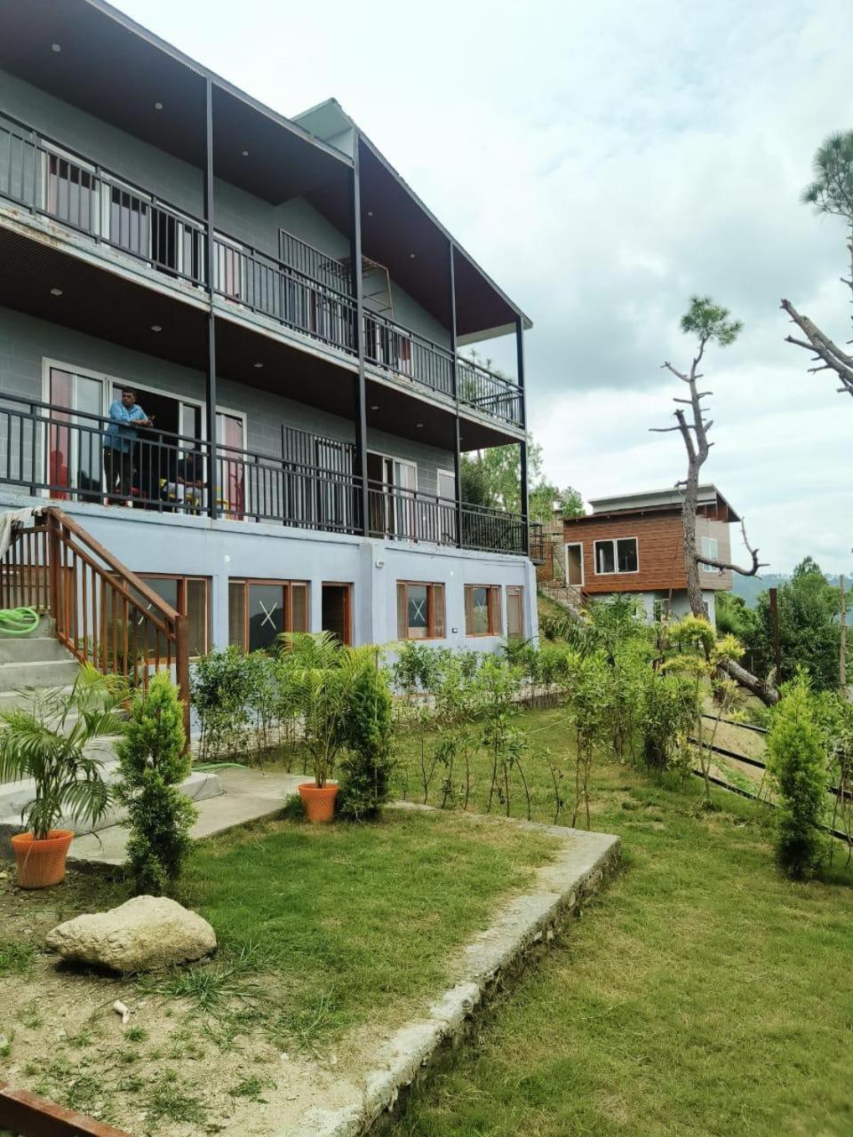 Pine Country Hotel Mukteshwar