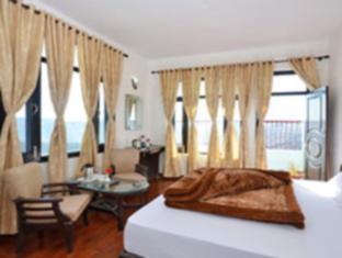 V Oak Resort,