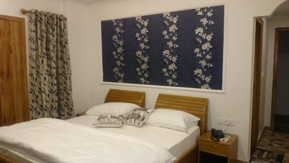 The Golden Peak, Hotel