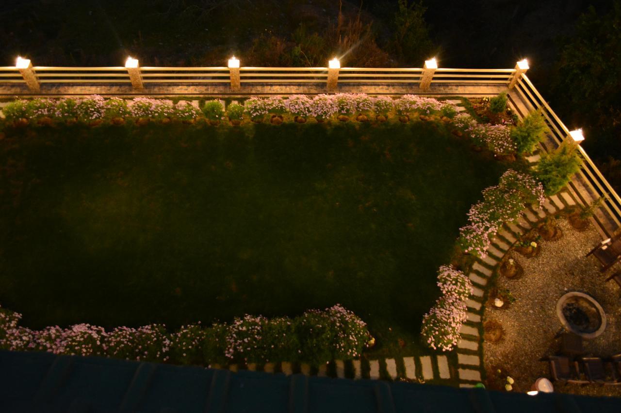 The Golden Peak, Hotel