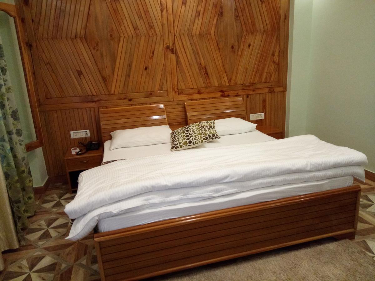 The Golden Peak, Hotel