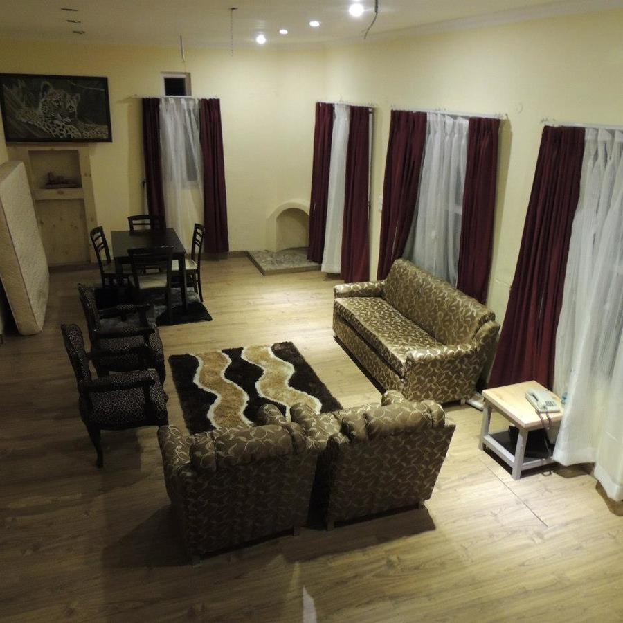 Whispering Heights Hotel 2*