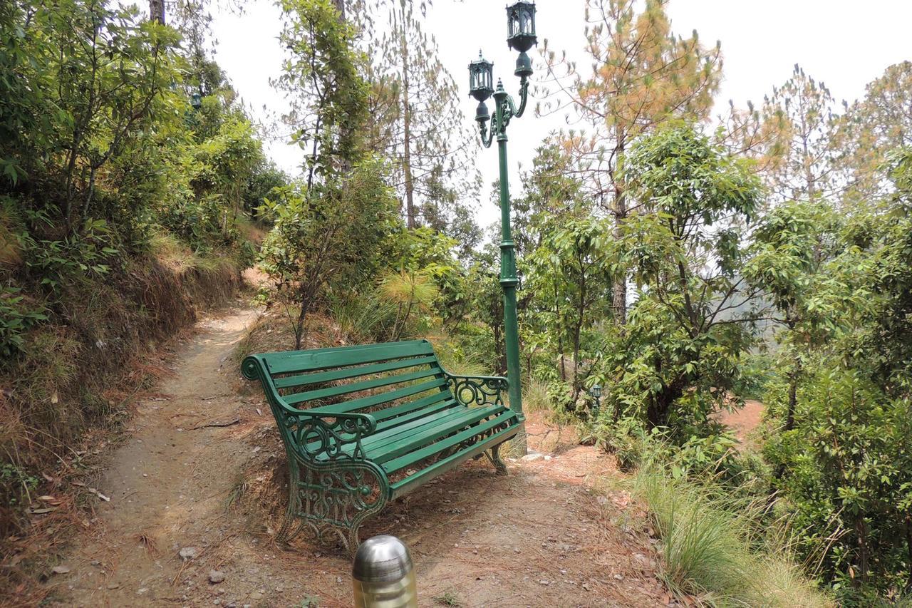 Whispering Heights Hotel 2*