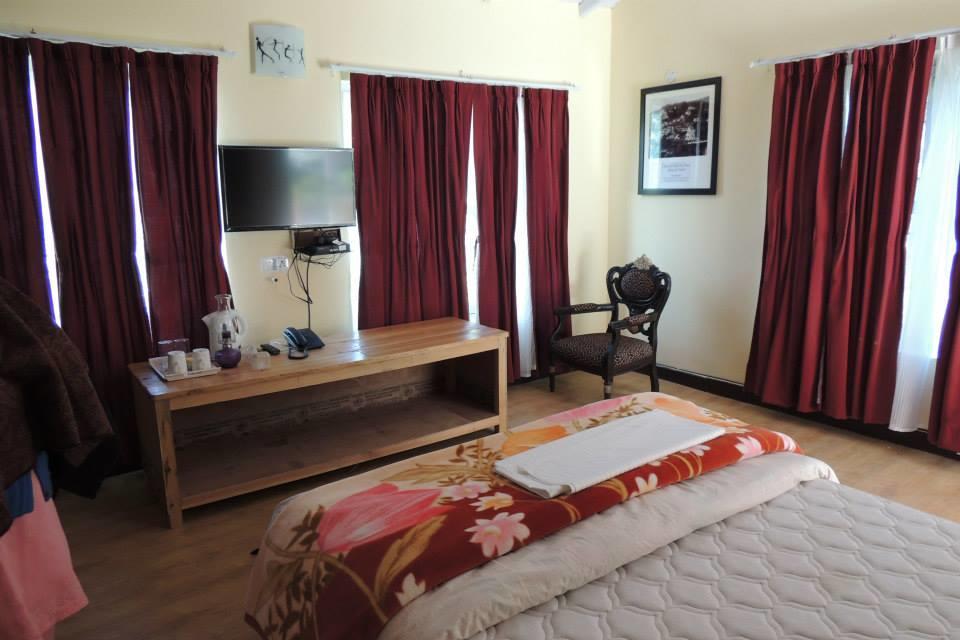 Hotel Whispering Heights 2*