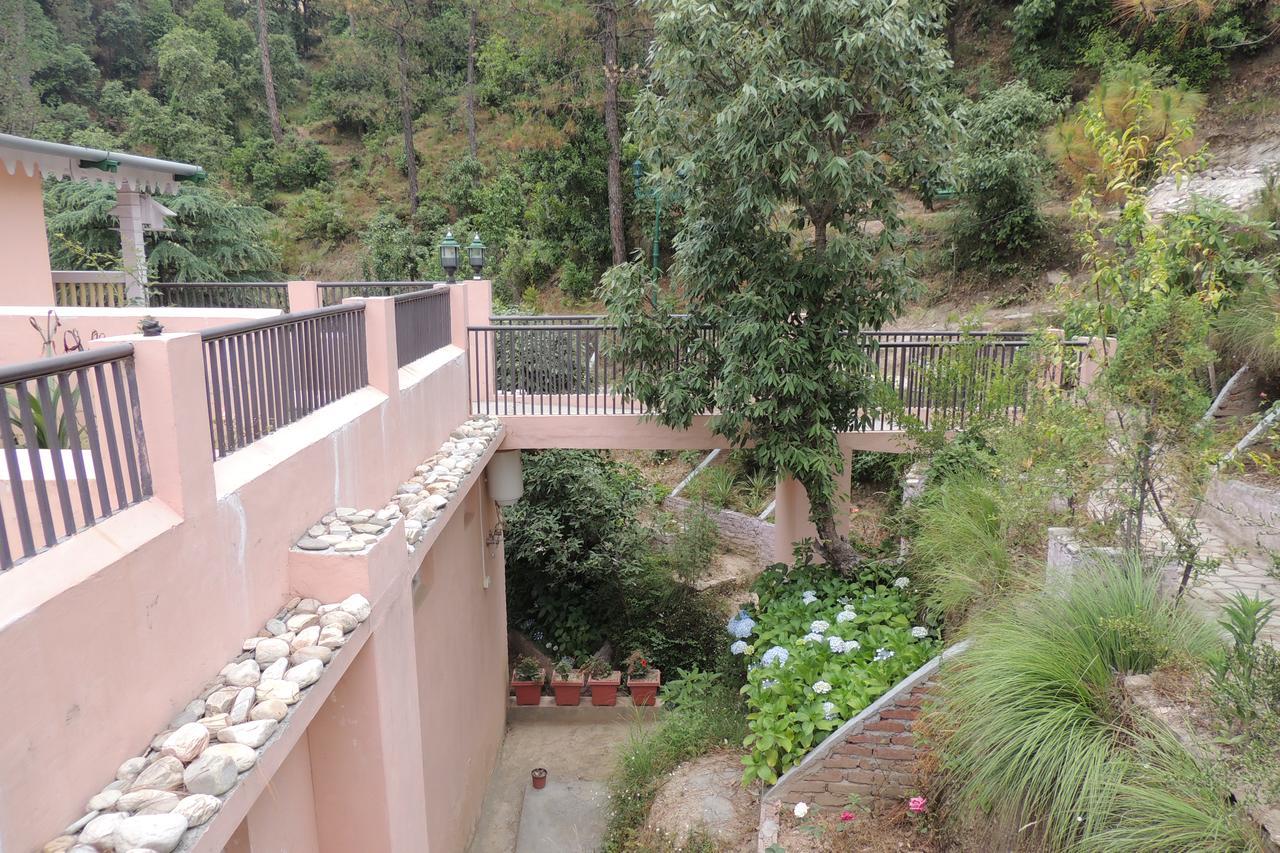 Whispering Heights Hotel 2*