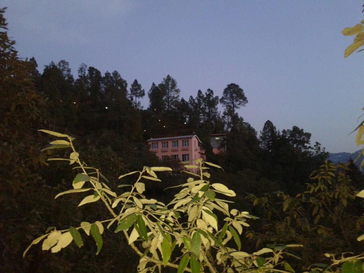 Hotel Whispering Heights