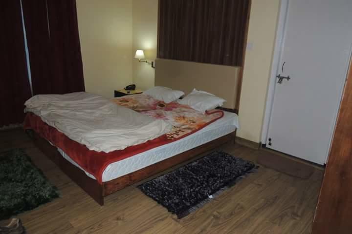 Whispering Heights Hotel 2*